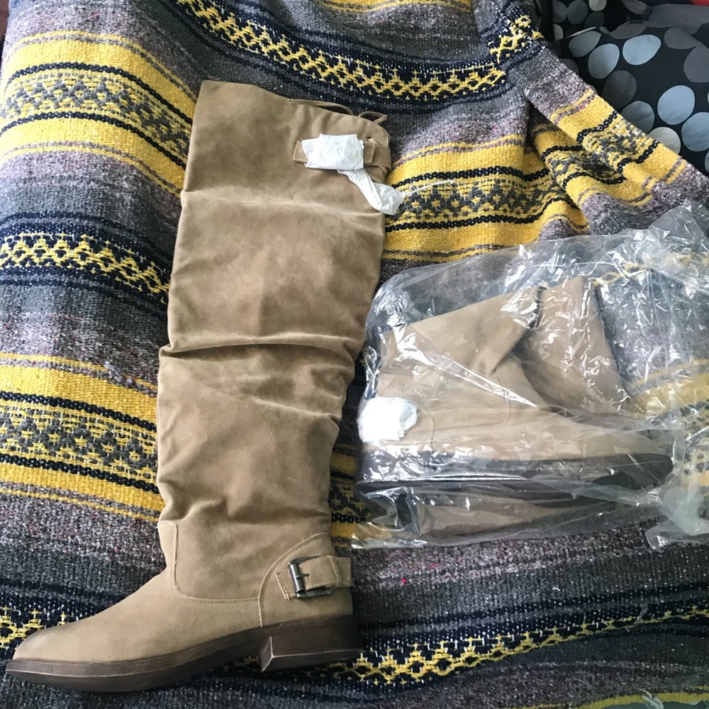😍👀tan knee high boots👀😍
